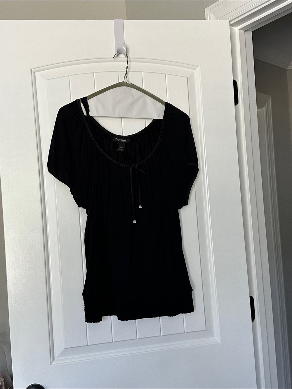 Black Scoop Neck Short Sleeve Top